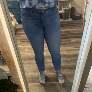 Size 10 Old Navy Rockstar Super Skinny Jeans